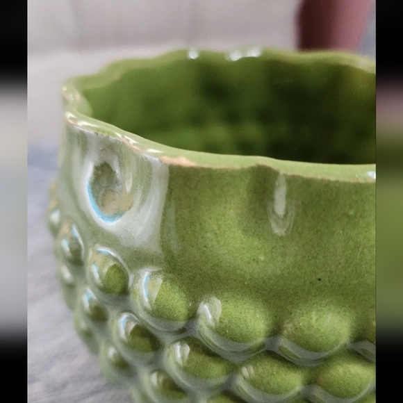 Vintage American Chartreuse  Hobnail Planter 4.5" x 4 3/4" - Picture 3 of 7